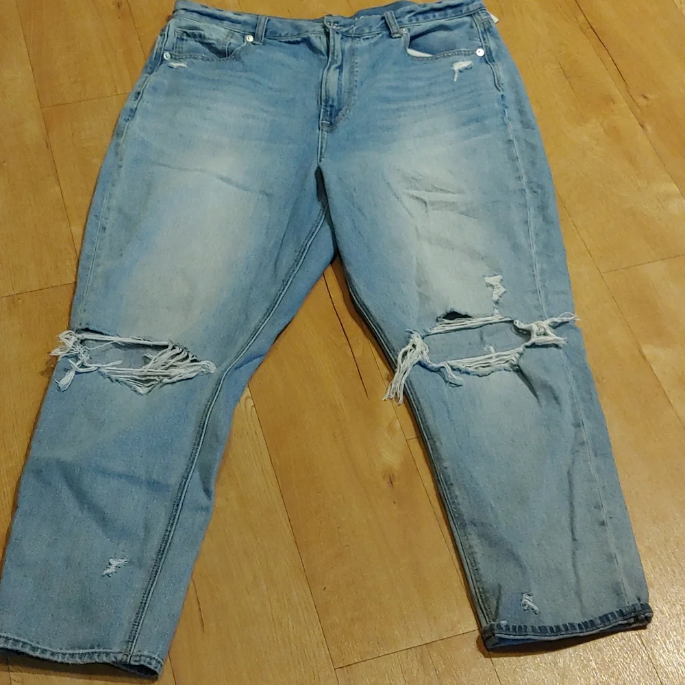 AE Ripped Mom Jean - Picture 2 of 10
